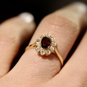 Bague marguerite 18 carats grenat diamants Astree