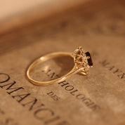 Bague marguerite 18 carats grenat diamants Astrée