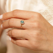 Bague Aurora · Bague marguerite émeraude et diamants style vintage