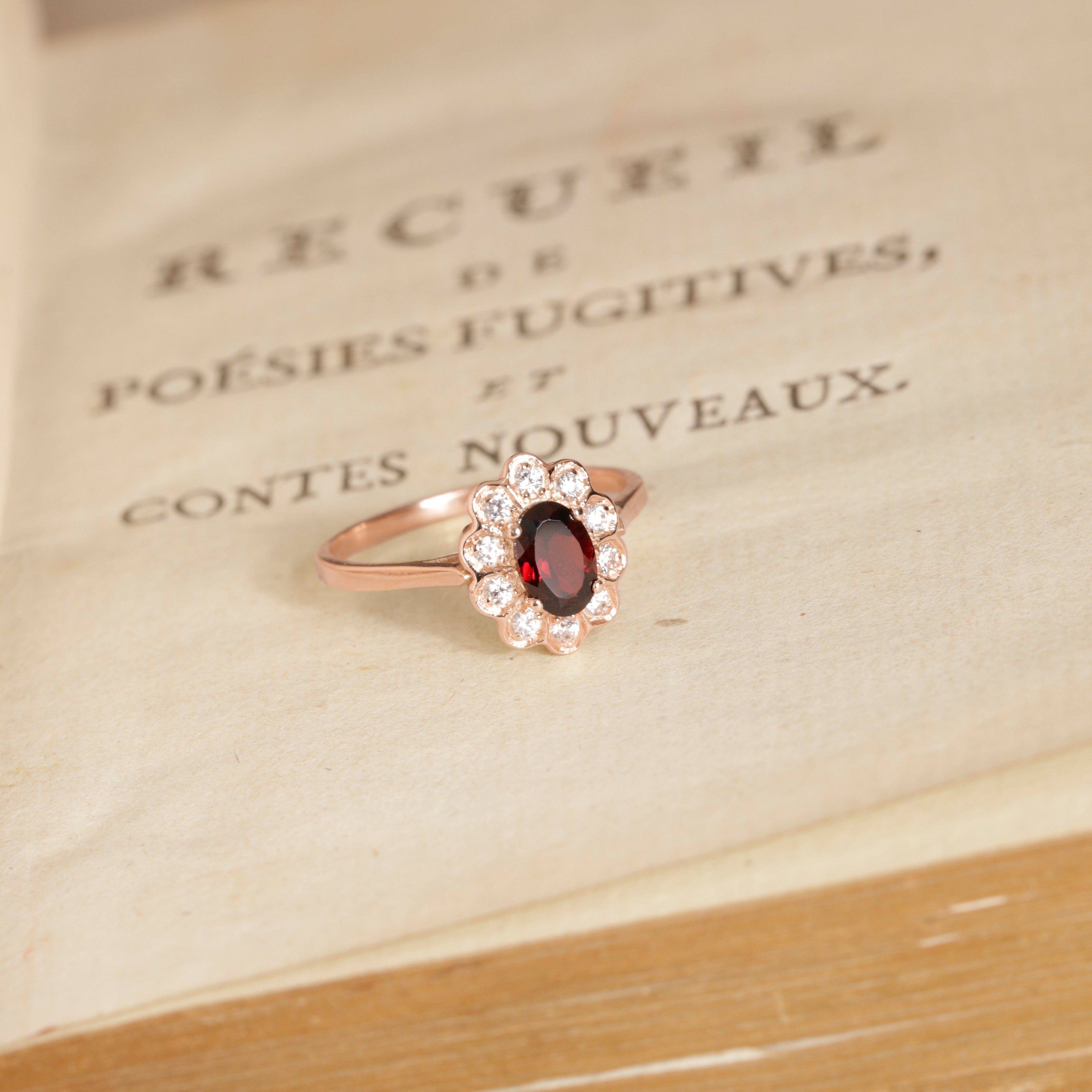 Bague marguerite or rose 18 carats grenat diamants Astrée