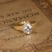 Bague or 18 carats anneau gravé aigue-marine Eos création