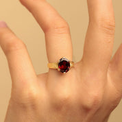 Bague or 18 carats anneau gravé grenat Eos 1