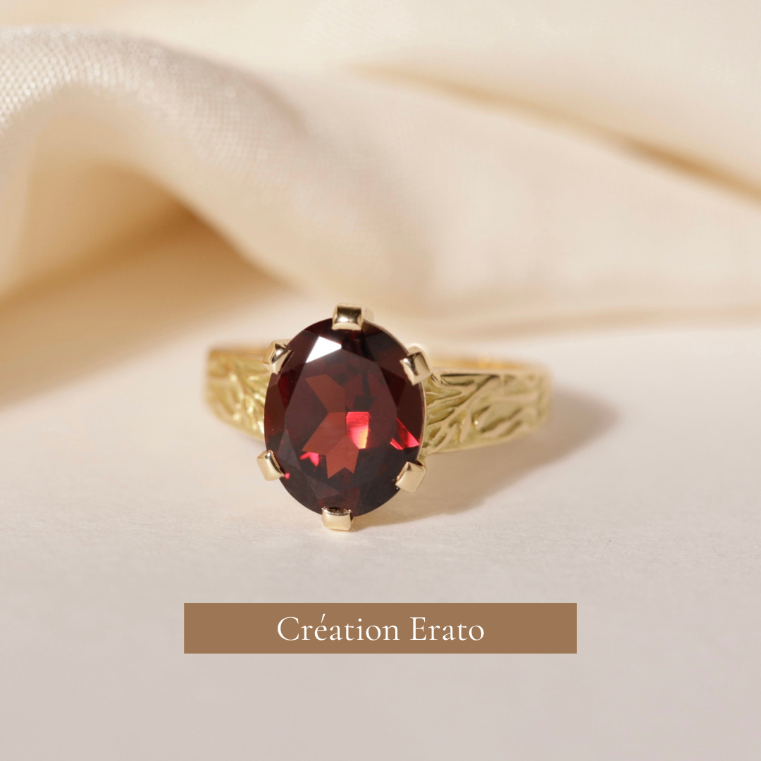 Bague or 18 carats anneau gravé grenat Eos création