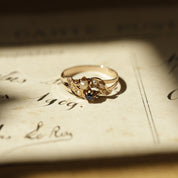 Bague vintage or rose pierre bleue et perles