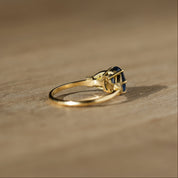 Bague Hesperis · Bague saphir et feuillage pavé de diamants