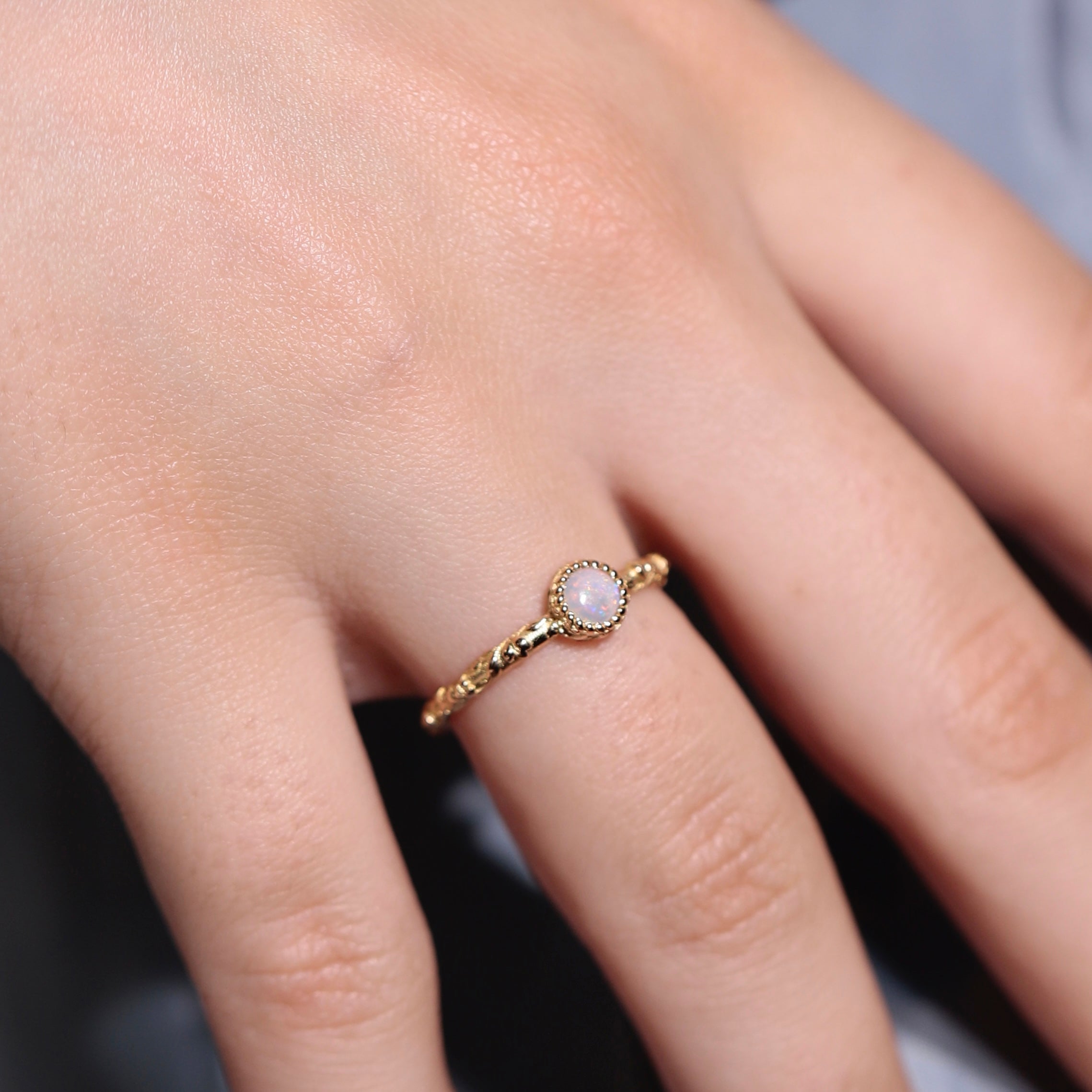 bague solitaire opale anneau gravé style ancien