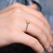 bague solitaire opale anneau gravé style ancien