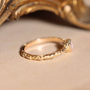 bague solitaire opale anneau gravé style ancien