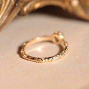 bague solitaire opale anneau gravé style ancien