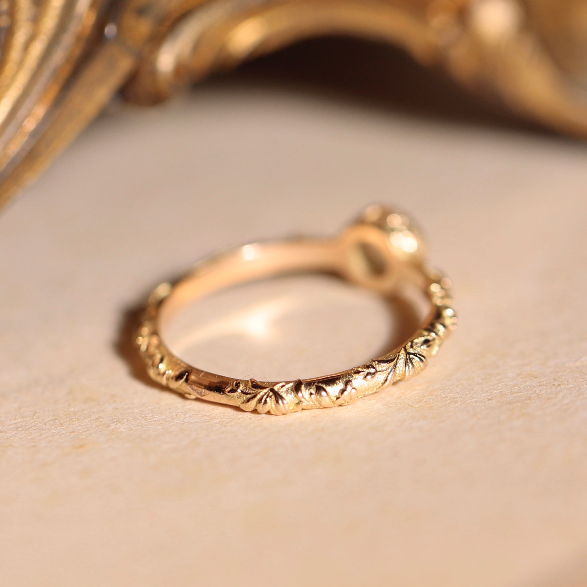 bague solitaire opale anneau gravé style ancien