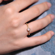 bague solitaire opale anneau gravé style ancien