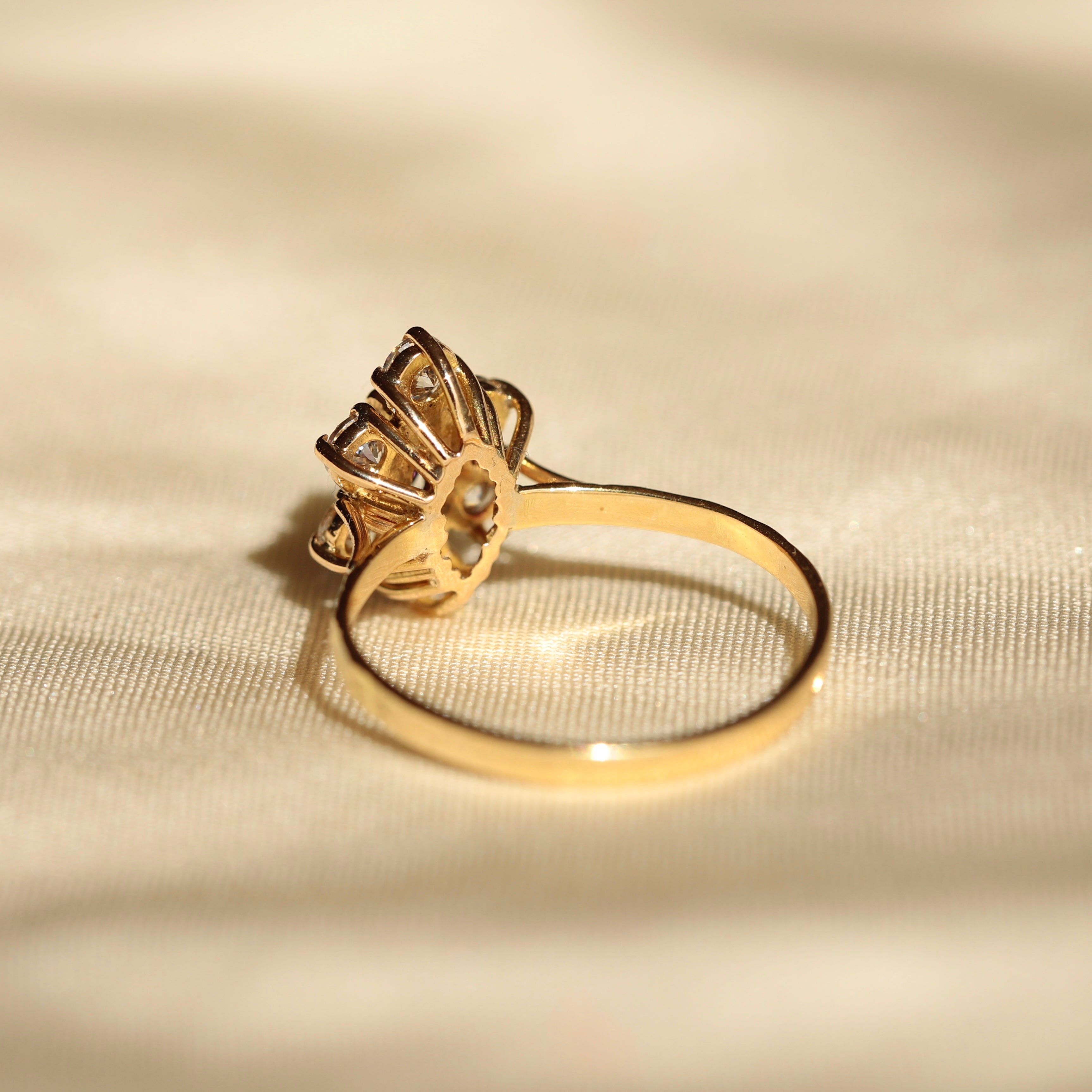 Bague vintage marguerite rubis zircones