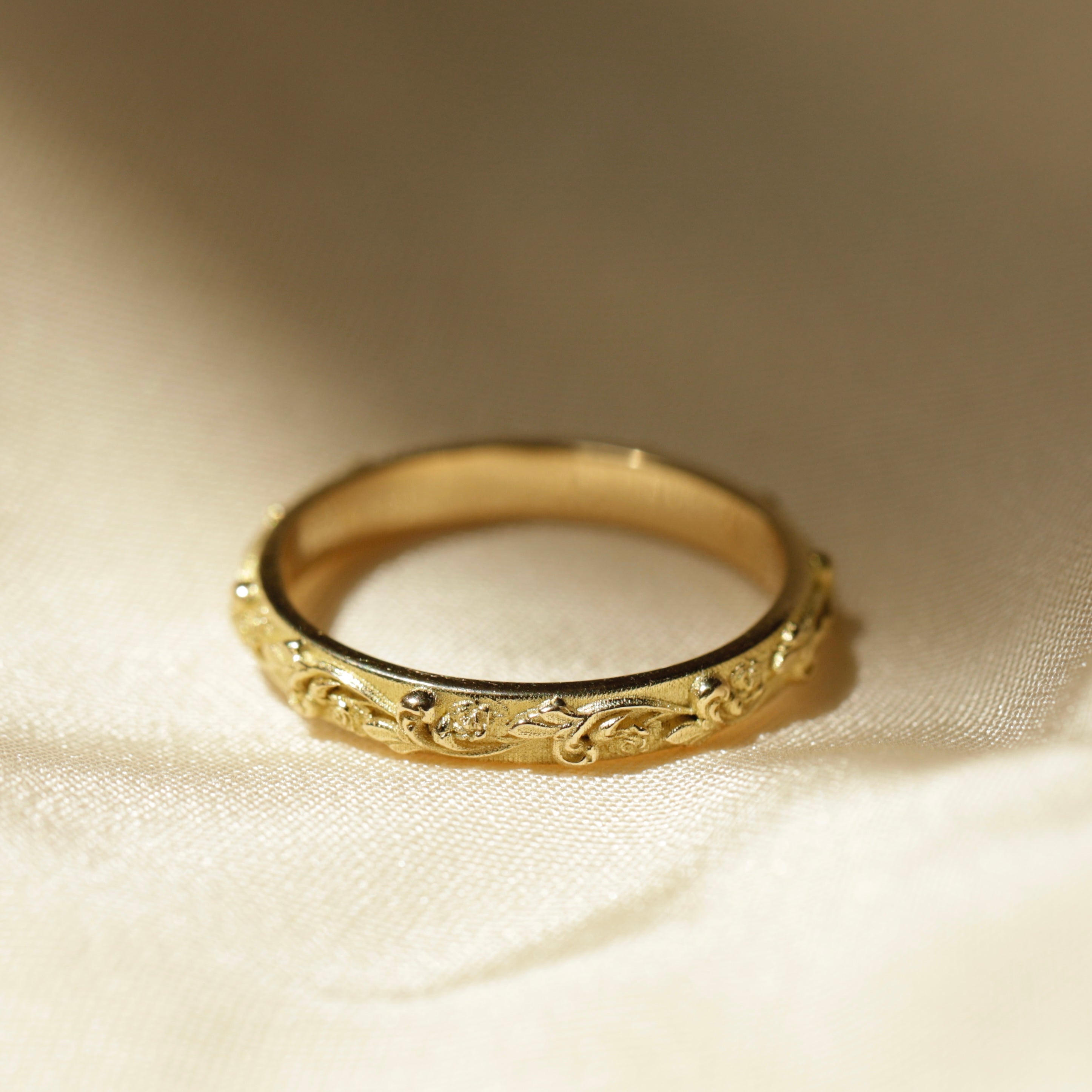 Alliance Thalia · Alliance à motifs floraux en or
