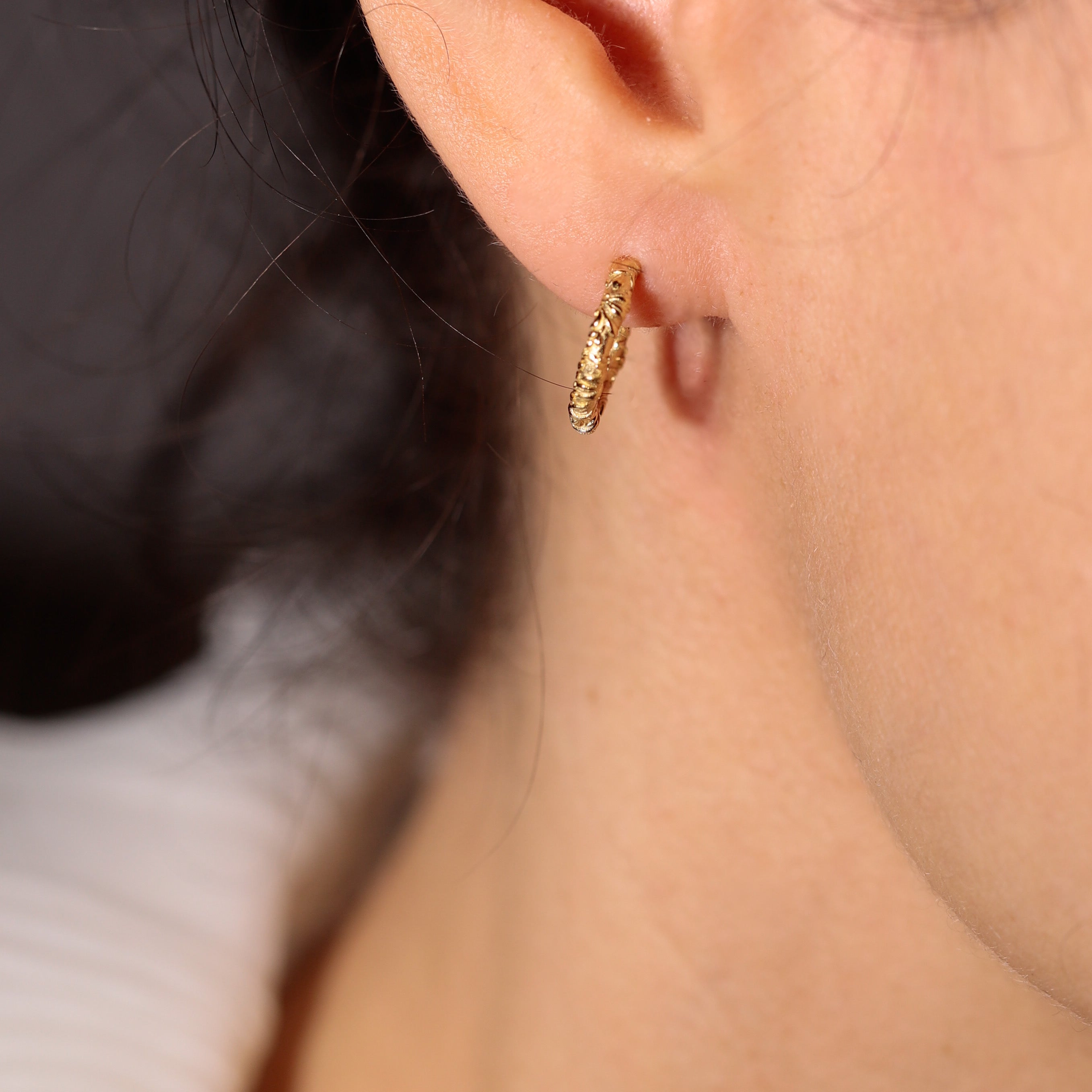 Créoles motif feuillage style vintage or 18 carats