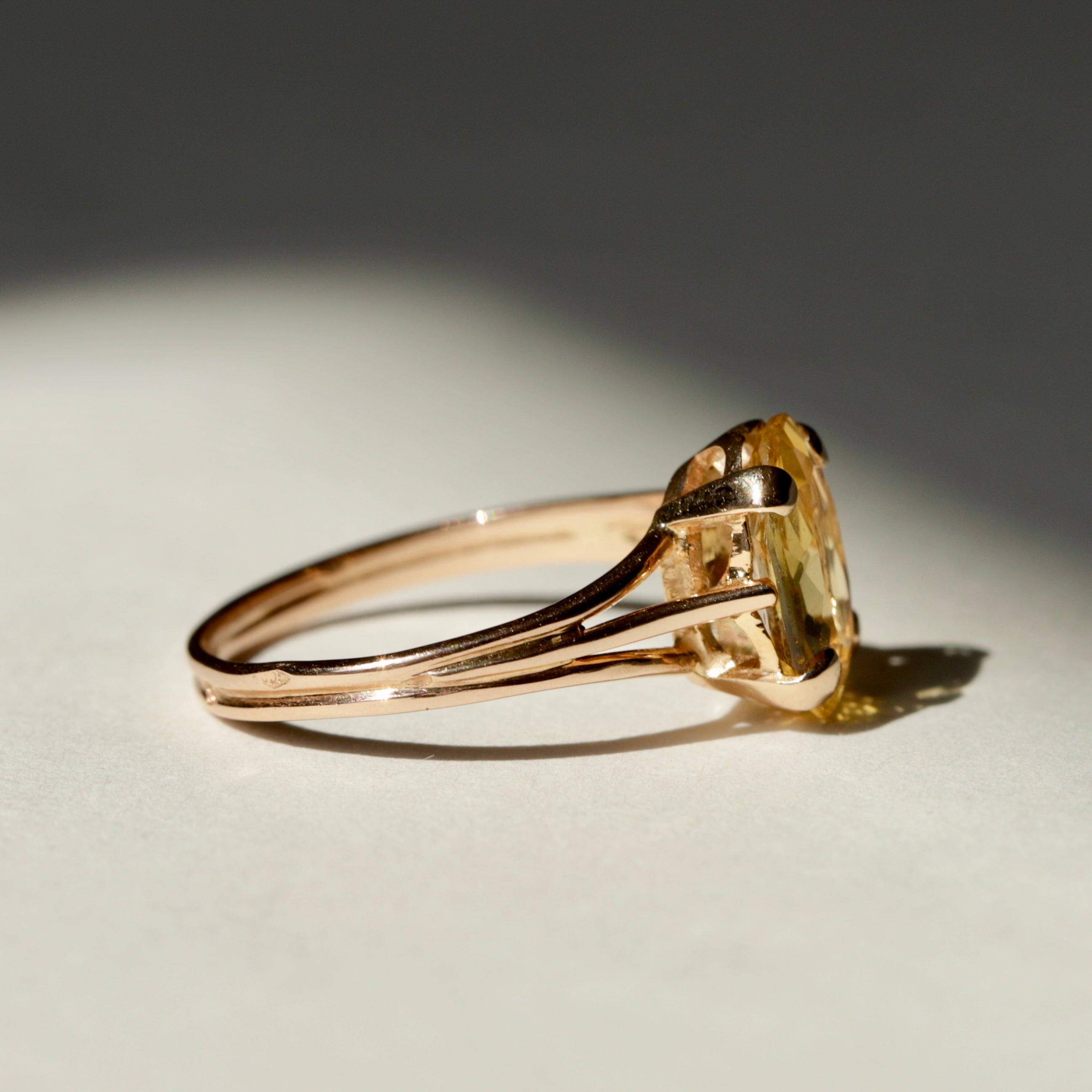 Bague solitaire pierre jaune ovale