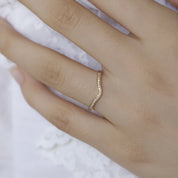 Alliance en U demi sertie diamants bord perlé en or 18 carats recyclé