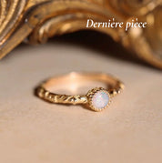 Solitaire rond Idaé · Solitaire opale et motif feuillage