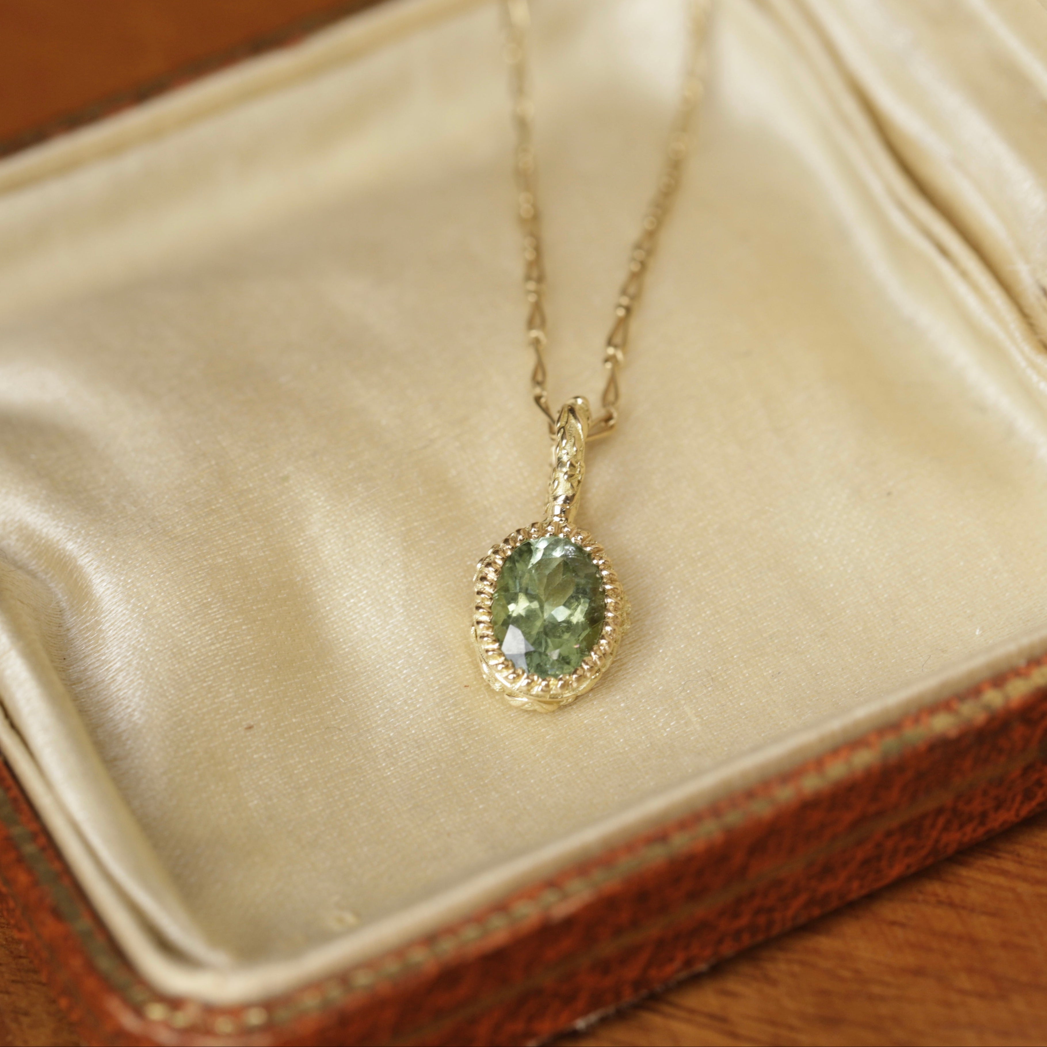 Pendentif Dione S · Pendentif tourmaline verte à motif feuillage