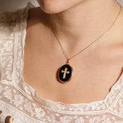 Médaillon ancien porte-photo onyx et croix de perles 1