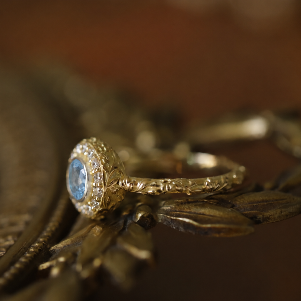 Bague halo aigue-marine et diamants en or jaune 18 carats recyclé style vintage