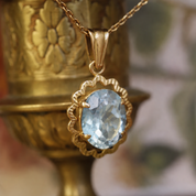 Pendentif Althea topaze bleue style vintage en or 18 carats recyclé