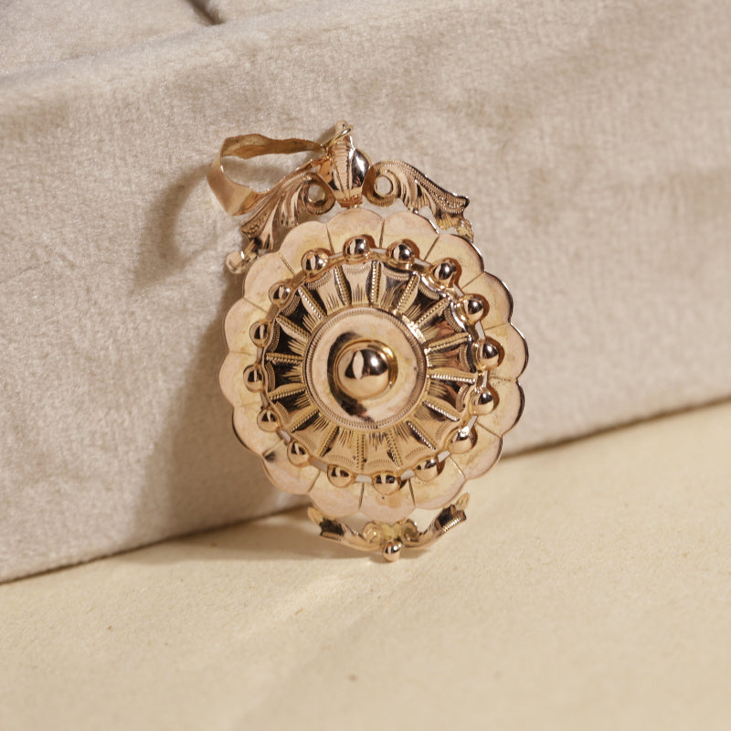 Pendentif ancien cercle et volutes 3