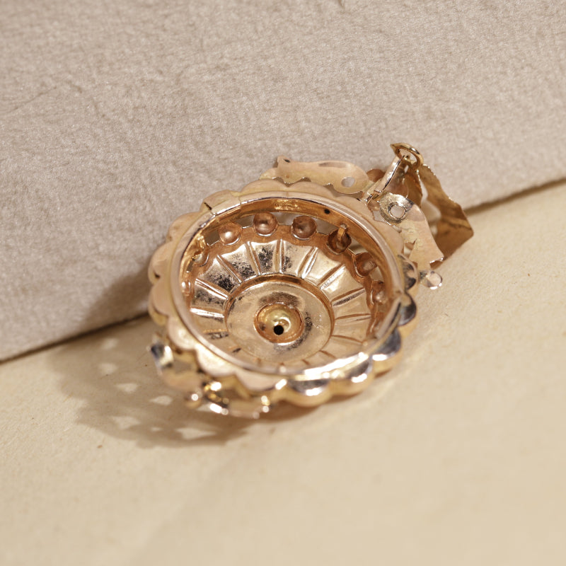 Pendentif ancien cercle et volutes 4