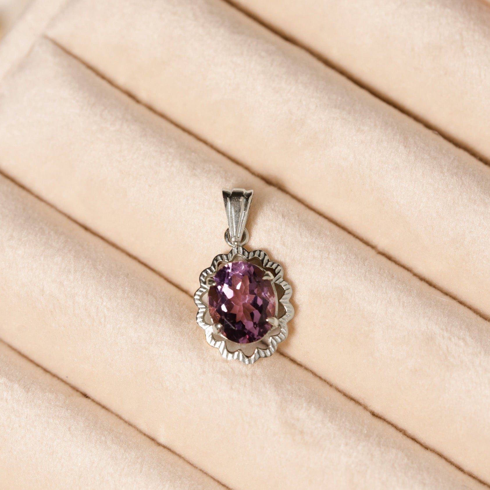 Pendentif améthyste or blanc 18 carats style vintage althéa