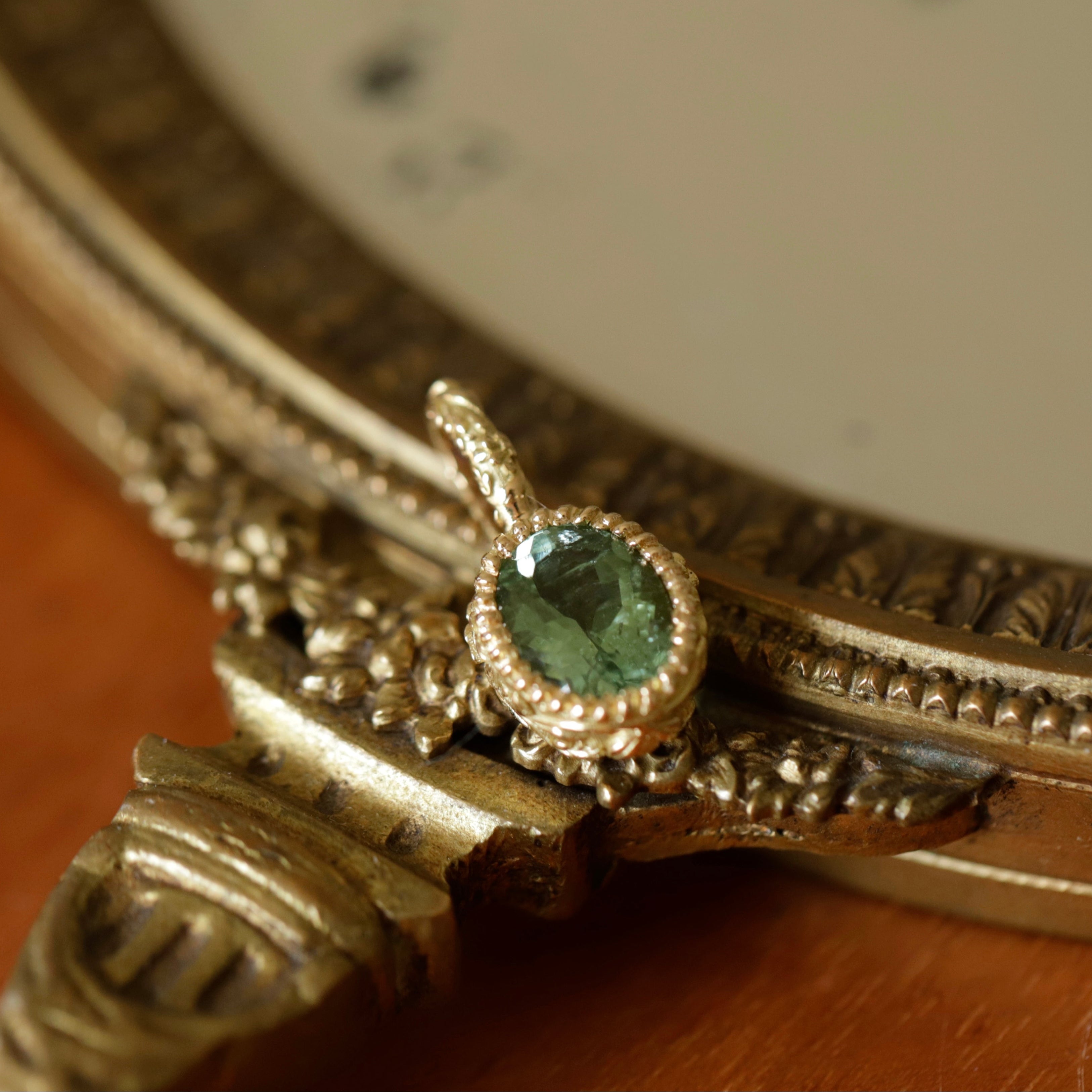 Pendentif_style_vintage_tourmaline_verte_et_or_recycle_18_carats.jpg