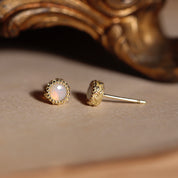 puces d’oreilles opale et motif feuillage style vintage