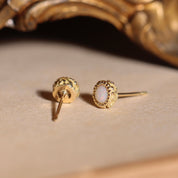 puces d’oreilles opale et motif feuillage style vintage