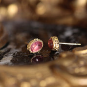 puces d’oreilles ovale tourmaline rose et motif feuillage style vintage
