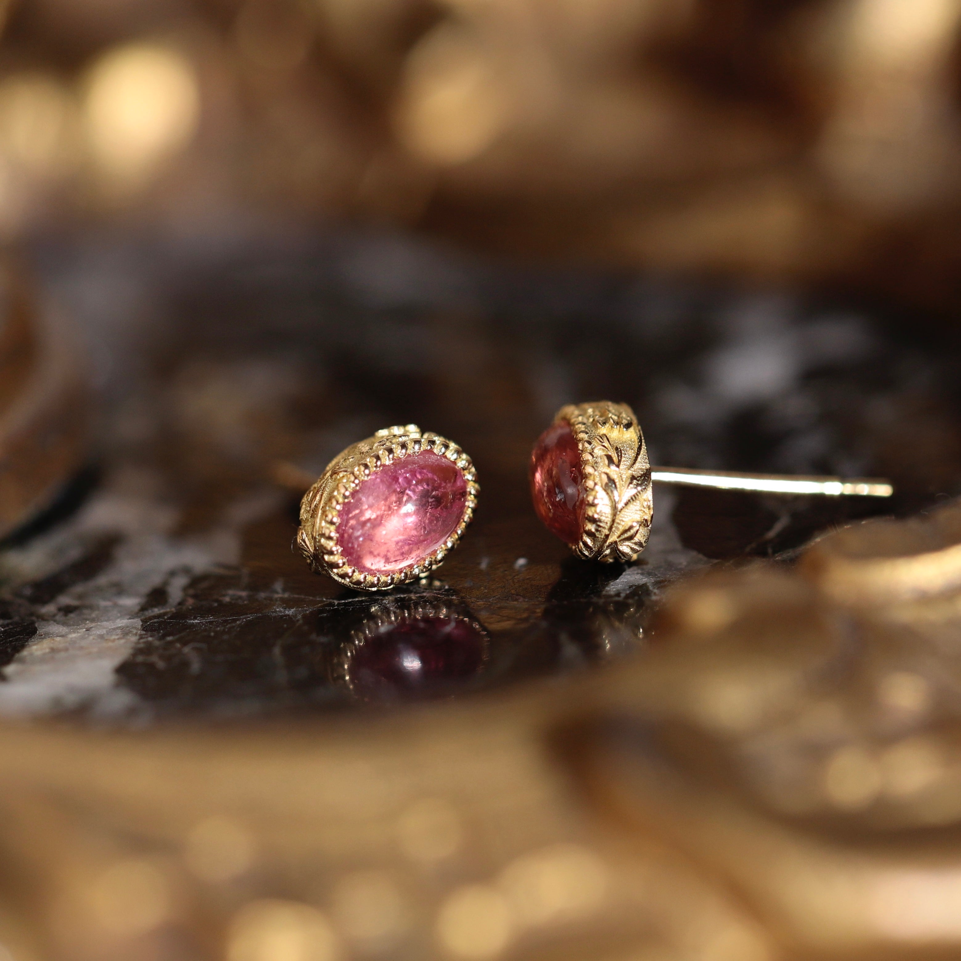puces d’oreilles ovale tourmaline rose et motif feuillage style vintage