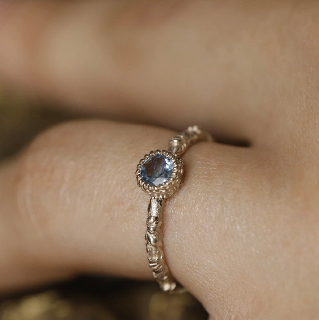 Solitaire_aigue_marine_en_or_blanc_18k_recycle.jpg