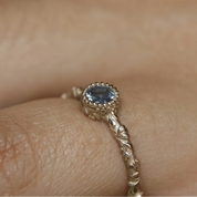 Solitaire rond Idaé · Solitaire aigue-marine et motif feuillage