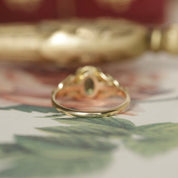 Bague de fiançailles en or jaune et saphir style vintage