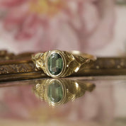 Bague de fiançailles solitaire en saphir et feuillage en or 18 carats recyclé style vintage