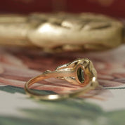 Solitaire feuillage en or 18 carats recyclé et saphir vert