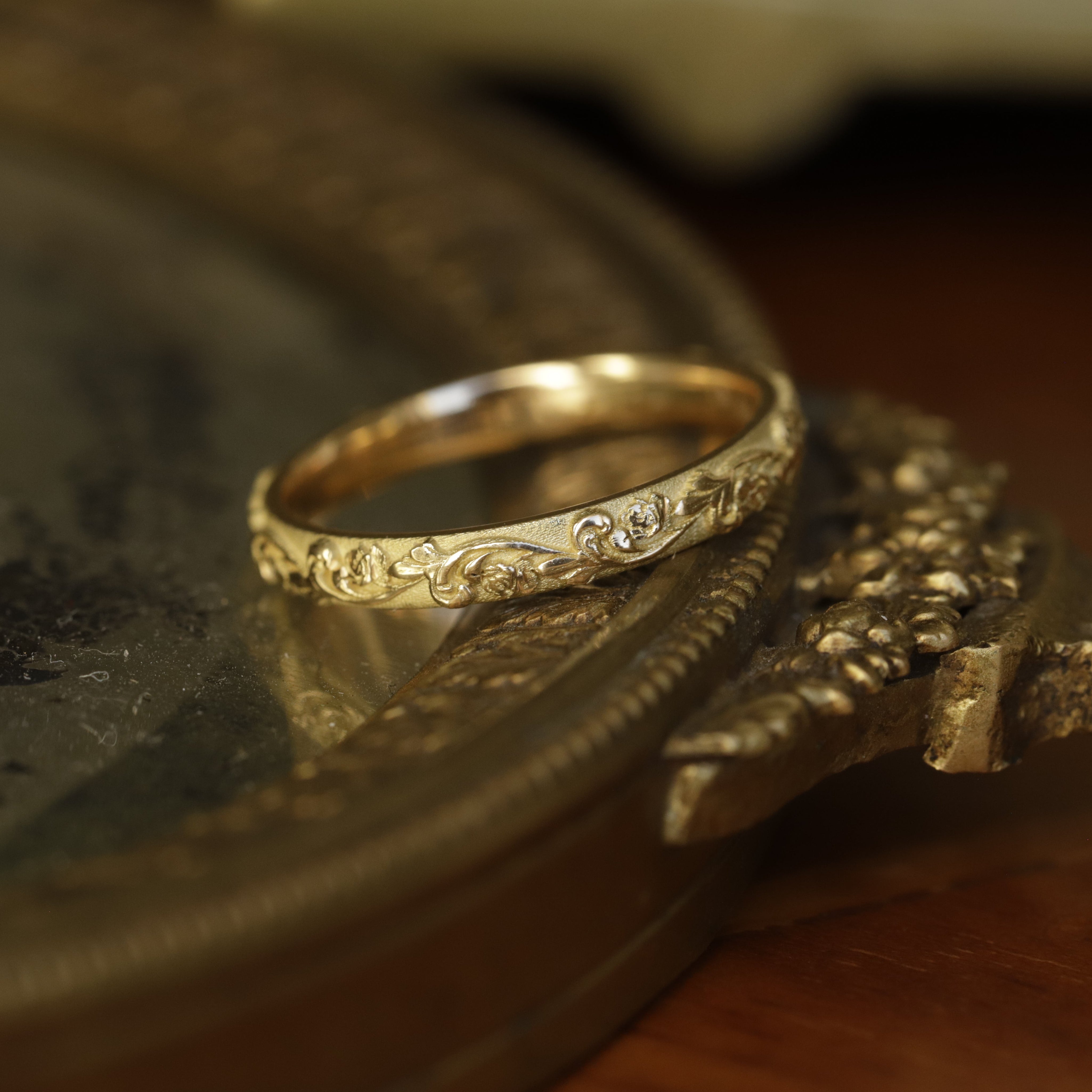 Thalia alliance motif arabesque et rose en or 18 carats recyclé