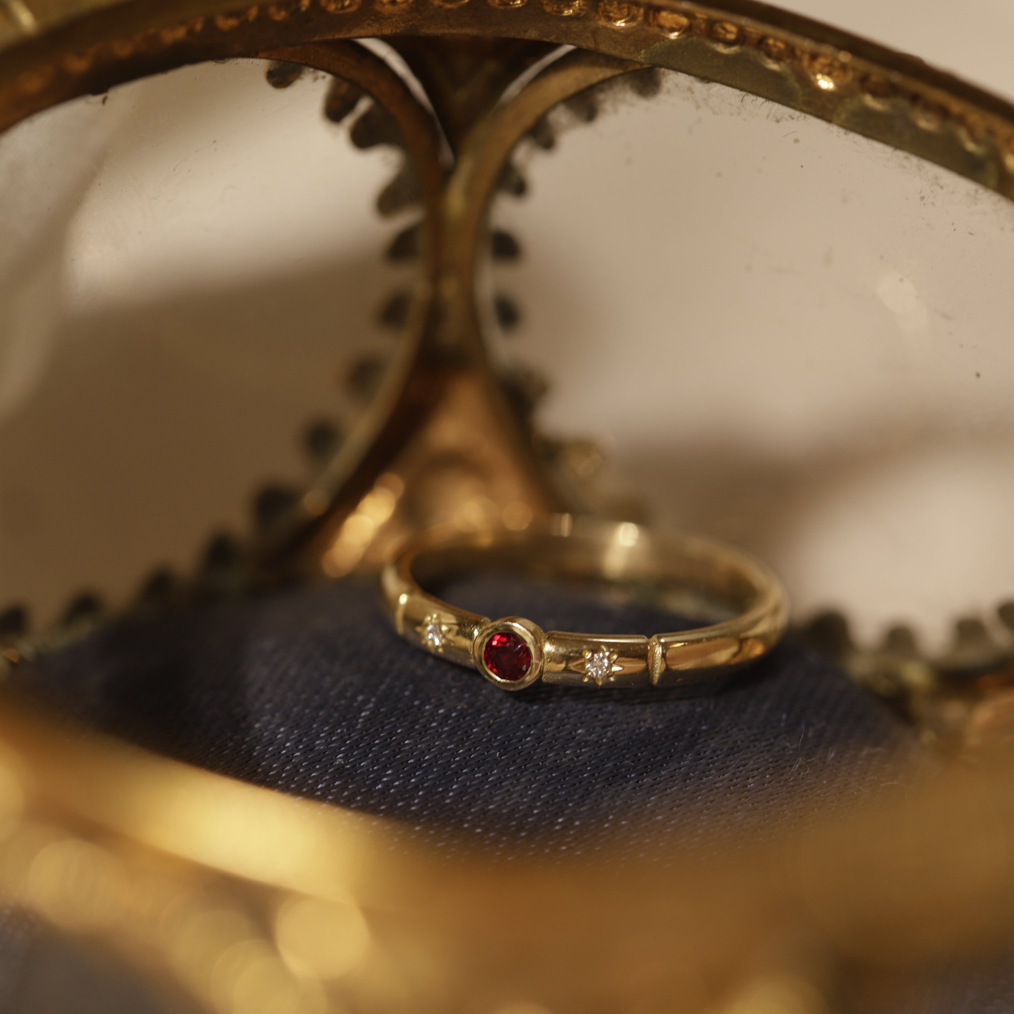 Bague de naissance style vintage rubis diamants