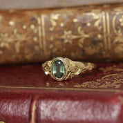 Solitaire en saphir et feuillage en or 18 carats recyclé style vintage