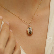 Médaillon ancien mini perles