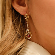 Boucles d'oreilles pendantes feuillages pierre rouge